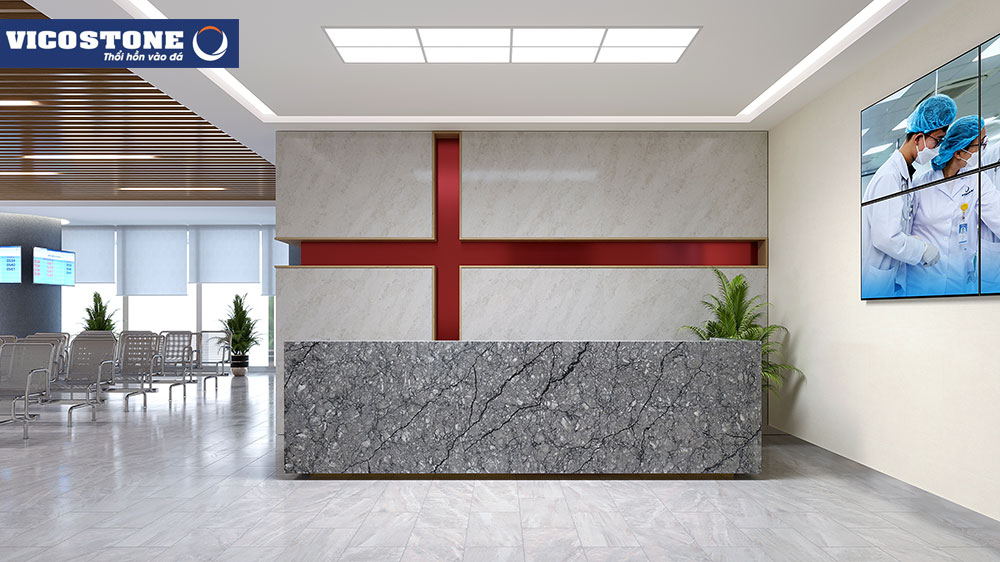 Đá nhân tạo Quartz VICOSTONE Thunder Grey BQ8716 vân rạn như những tia sét đánh mạnh mẽ trên bề mặt mô phỏng hiệu ứng tương tự granite (granite-looking) xám ghi phóng khoáng làm cho quầy lễ tân bệnh viện thêm ấn tượng, thu hút.